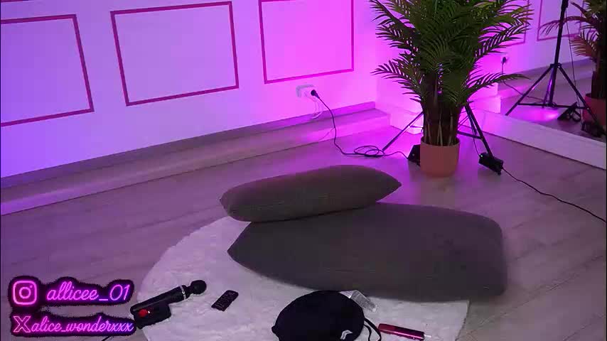 vanessasimon Live Sex December 14, 2025