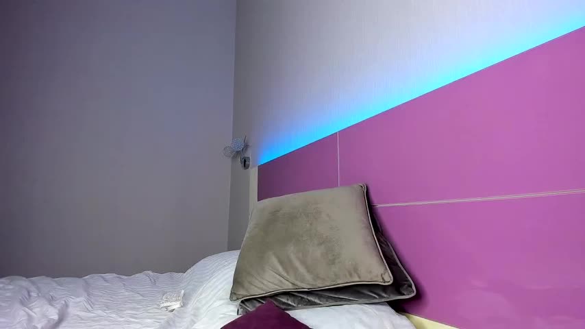 CrazyWomen Live Sex December 13, 2025