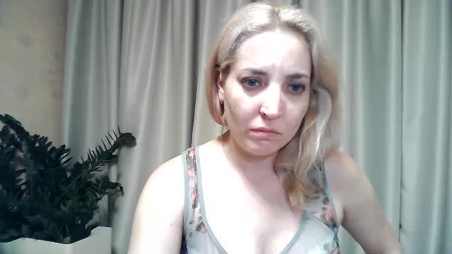 mariska-kiska Live Sex December 14, 2025