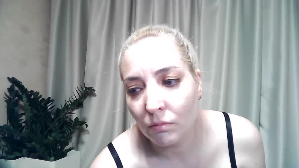 mariska-kiska Live Sex December 15, 2025