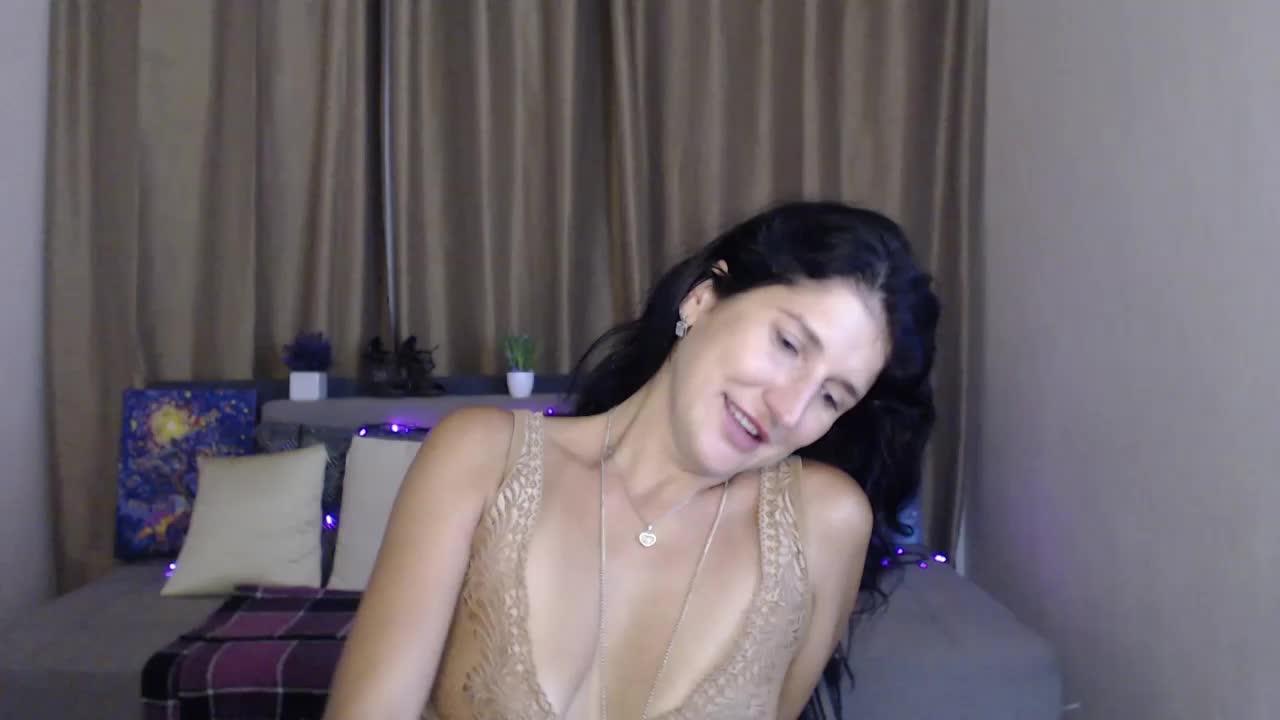 AliannaSoloKisses Live Sex December 12, 2025