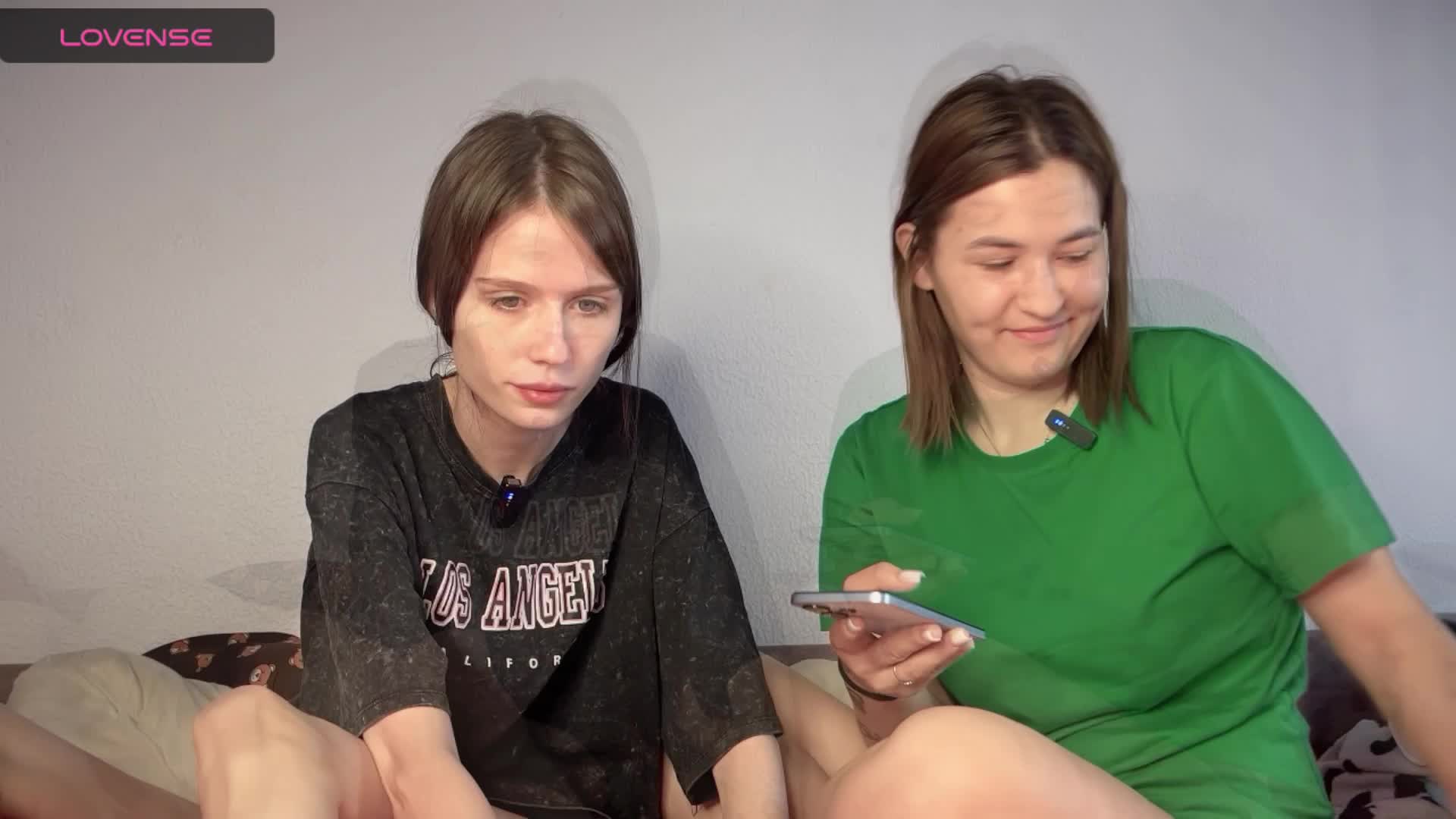 ZoyaVikki Live Sex December 17, 2025