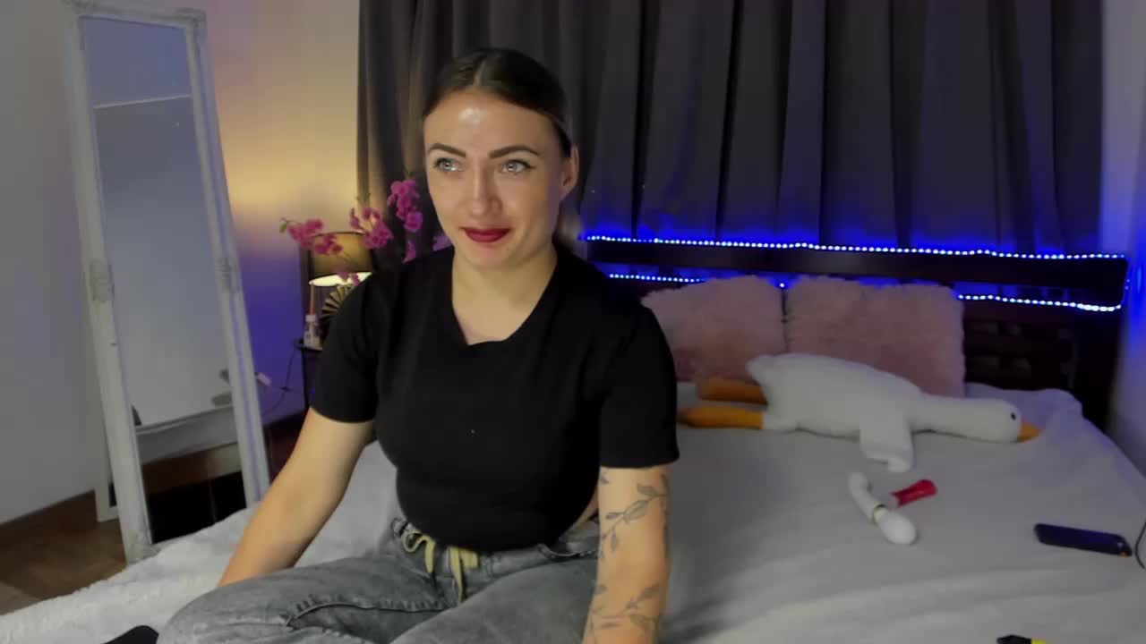 MikkiShows Live Sex December 18, 2025