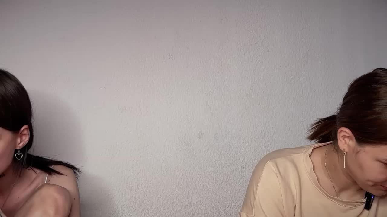 ZoyaVikki Live Sex December 17, 2025