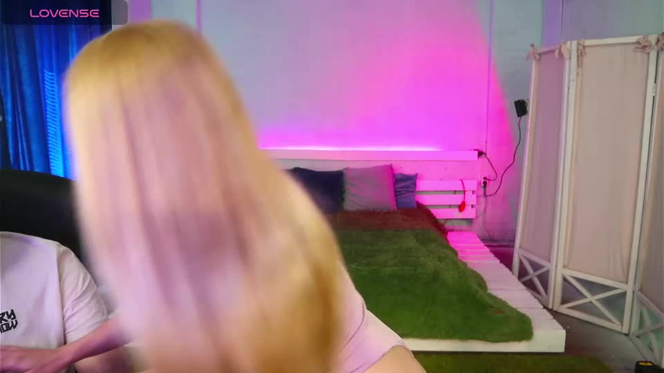 alisaaleks Live Sex December 17, 2025