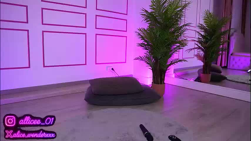 vanessasimon Live Sex December 14, 2025