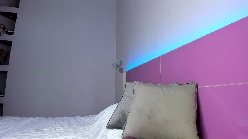 CrazyWomen Live Sex December 13, 2025