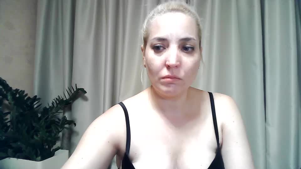 mariska-kiska Live Sex December 15, 2025