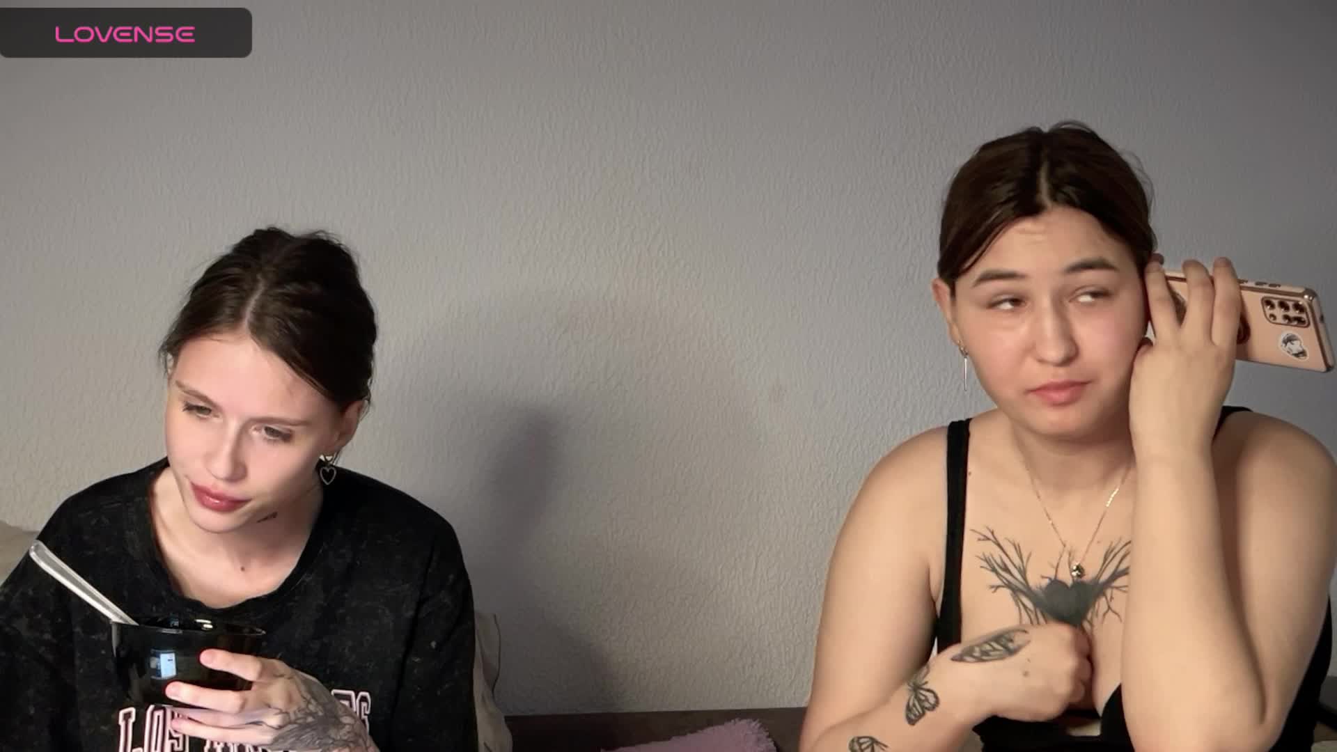 ZoyaVikki Live Sex December 17, 2025