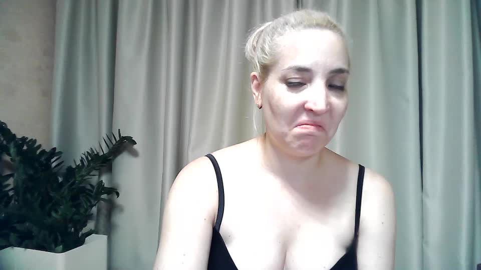 mariska-kiska Live Sex December 15, 2025