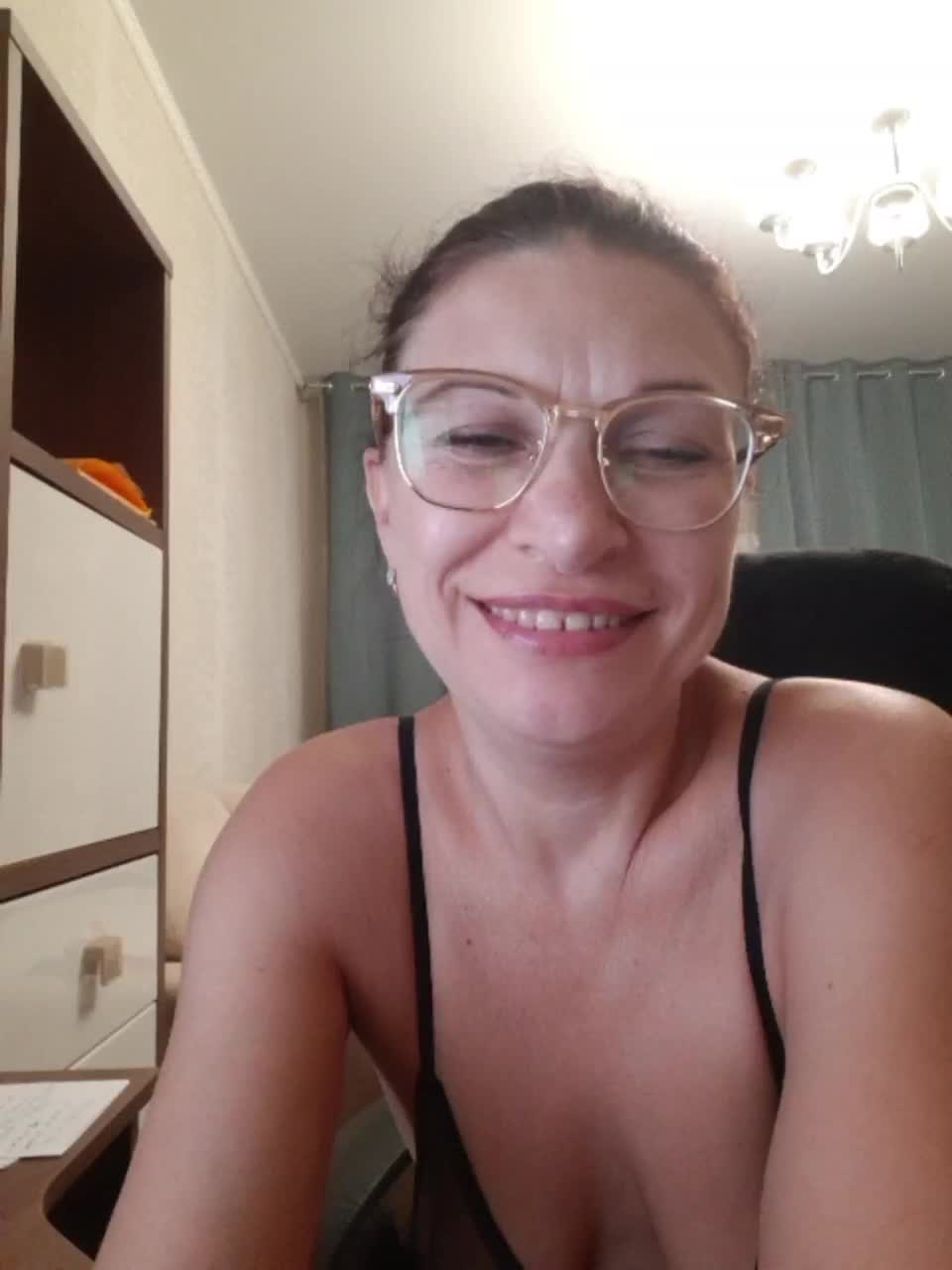 IriskaMai Live Sex December 14, 2025