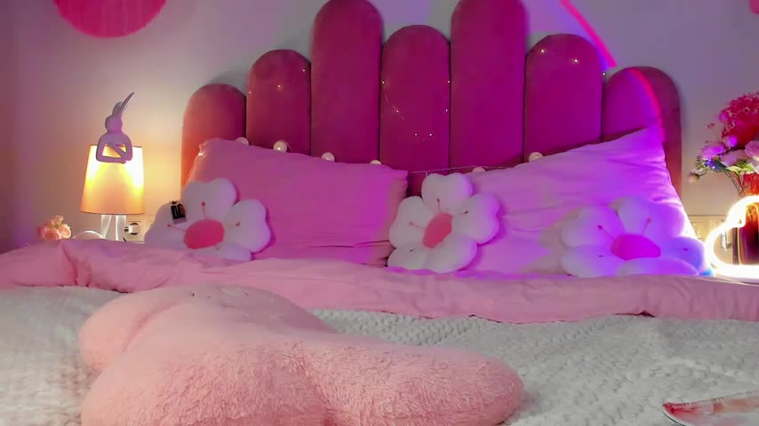 ElsaYoung Live Sex December 13, 2025