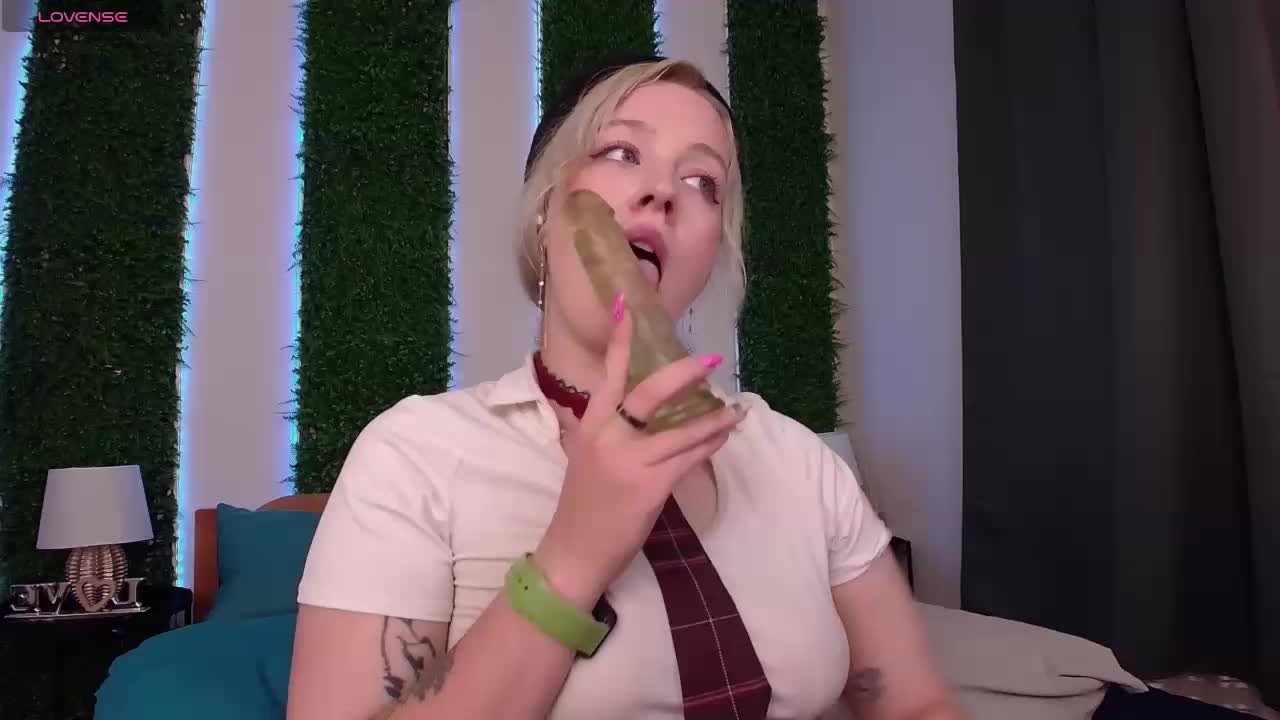 Nicole-Aniston Live Sex December 17, 2025