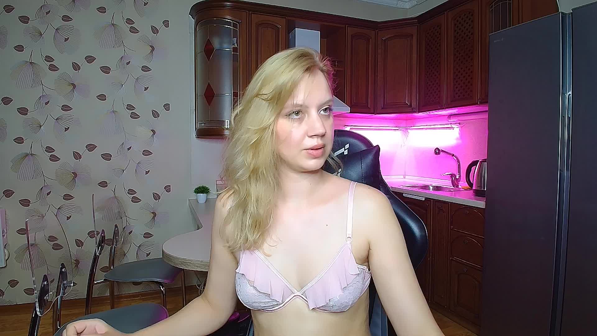 Nadins Live Sex December 14, 2025