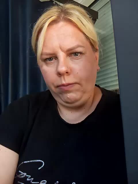 blondy_girl1499 Live Sex December 17, 2025