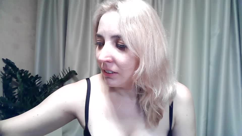 mariska-kiska Live Sex December 15, 2025