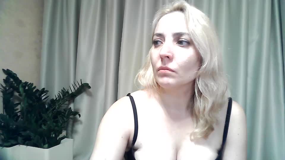 mariska-kiska Live Sex December 15, 2025