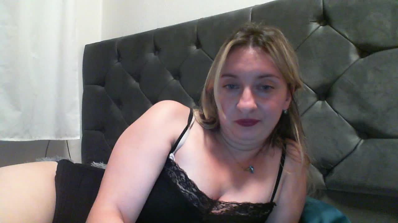 RuslanaFlower Live Sex December 15, 2025