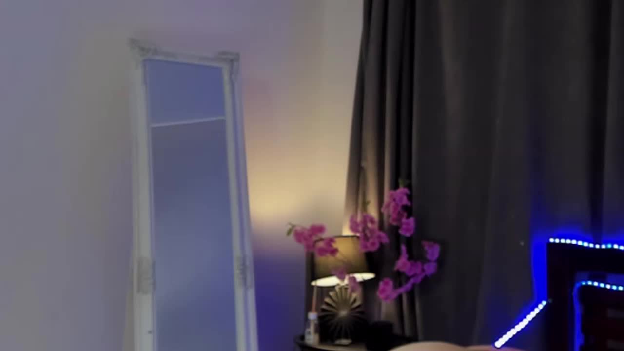 MikkiShows Live Sex December 18, 2025