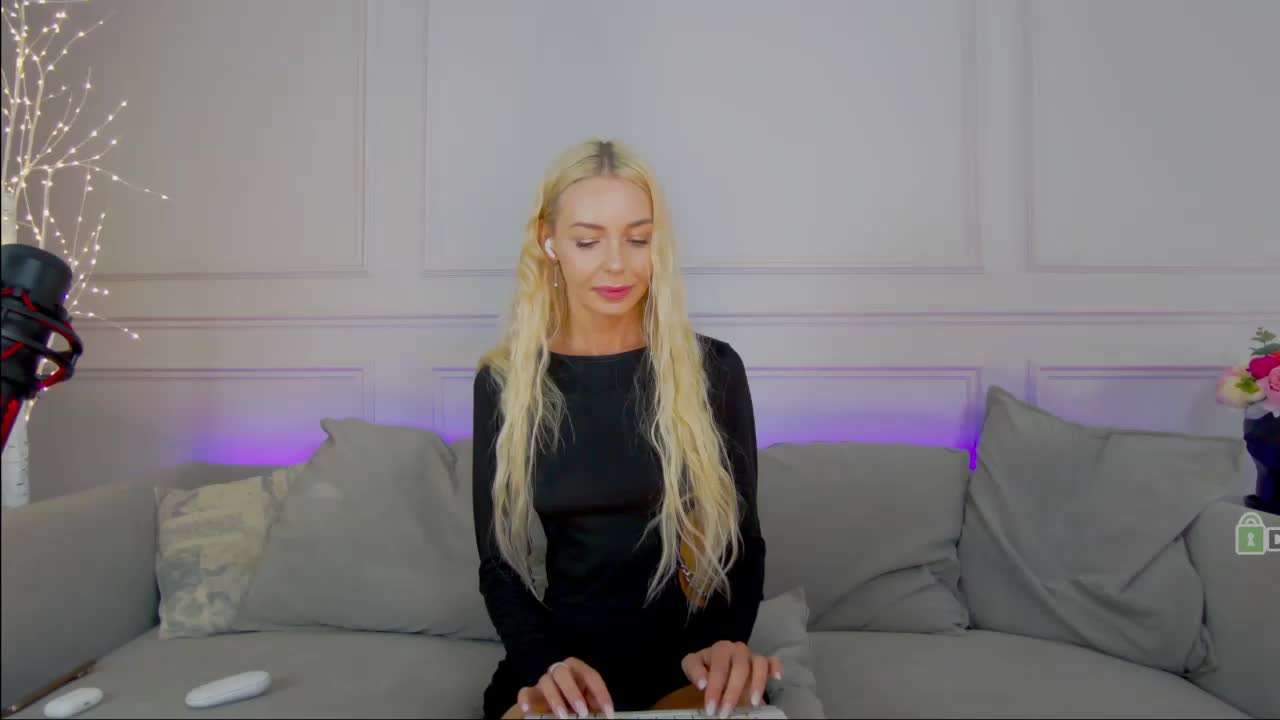 WhiteGirl-one Live Sex December 14, 2025