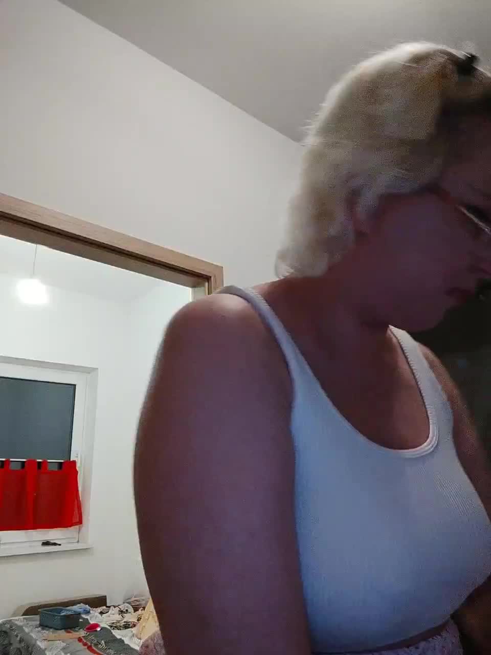 Vika211 Live Sex December 17, 2025