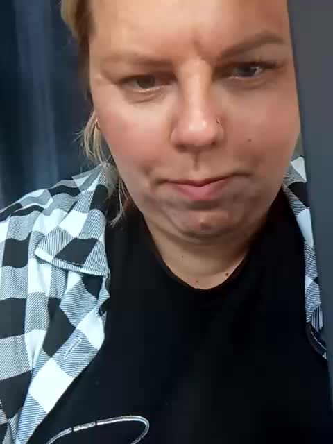 blondy_girl1499 Live Sex December 17, 2025