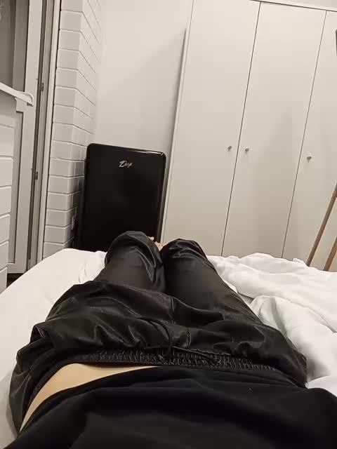 klubnichkka Live Sex December 14, 2025