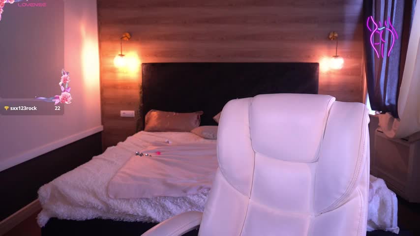 EllaGolden Live Sex December 17, 2025