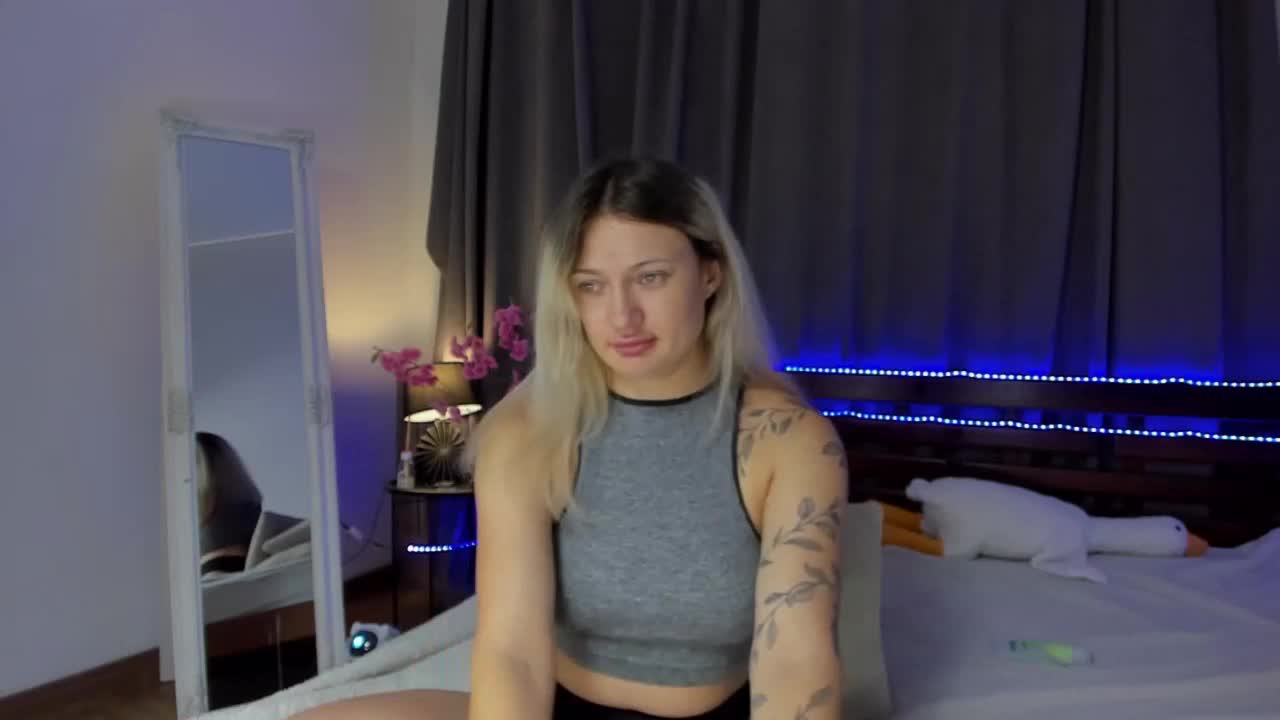 MikkiShows Live Sex December 18, 2025