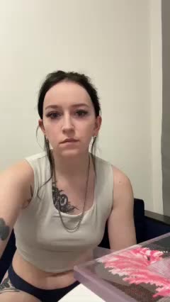 krisskiss21 Live Sex December 15, 2025