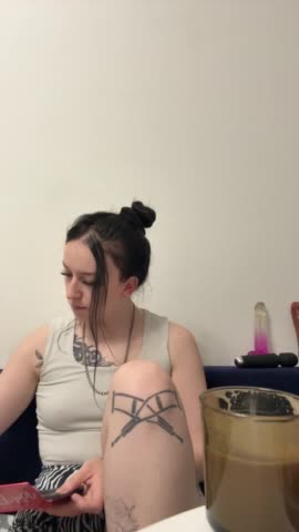 krisskiss21 Live Sex December 15, 2025