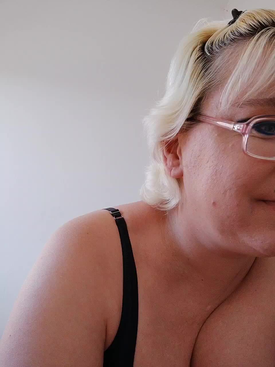 Vika211 Live Sex December 17, 2025