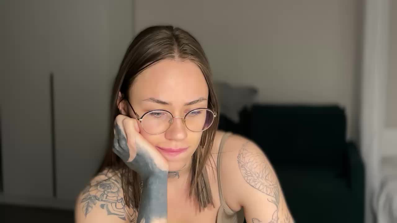 v_-_-_v Live Sex December 14, 2025