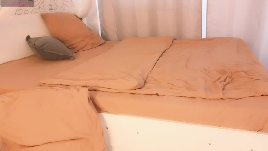 charming_peach Live Sex December 14, 2025