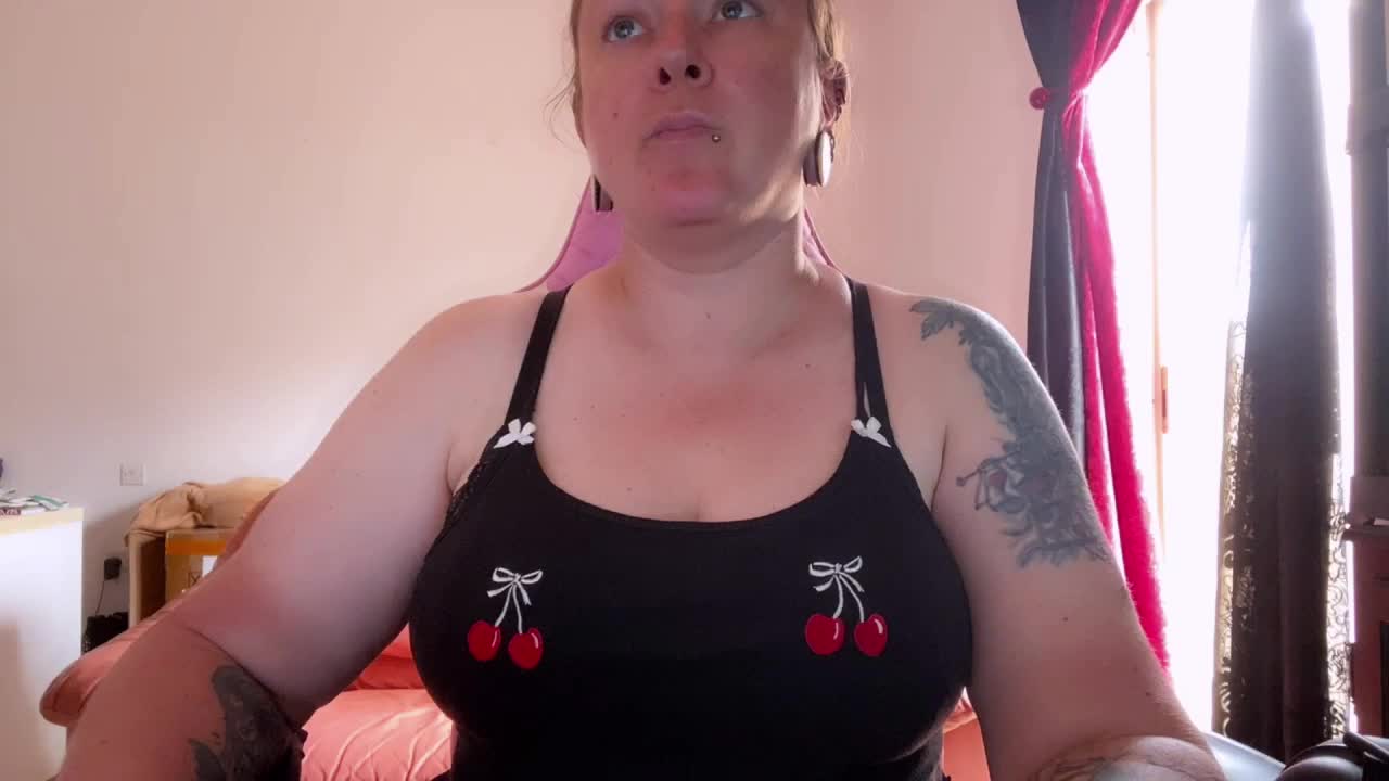 NylonQueen Live Sex December 14, 2025