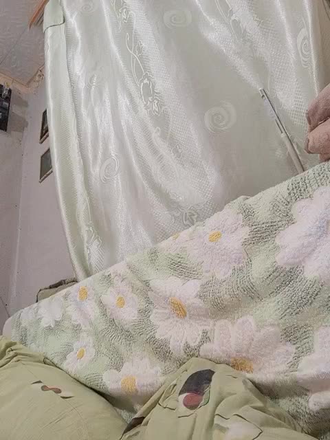 Konfetka80 Live Sex December 17, 2025