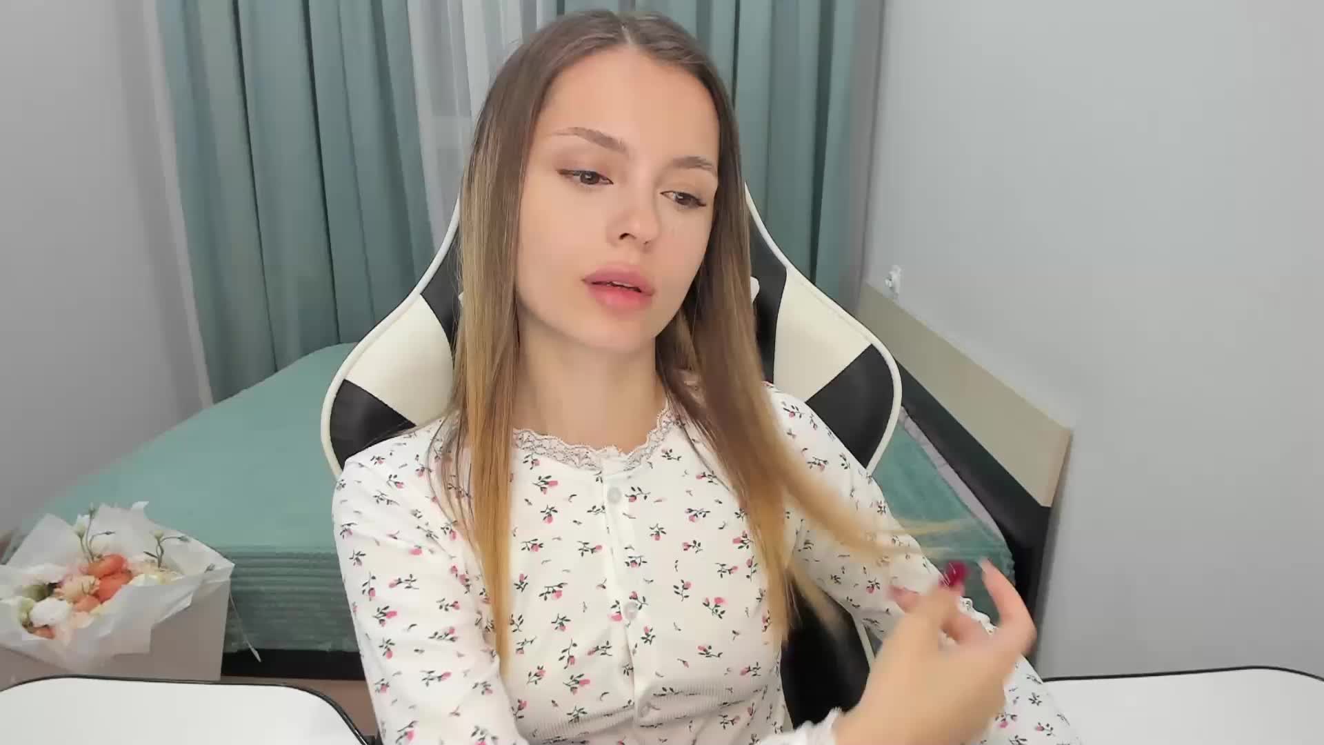 EmilySkout Live Sex December 17, 2025