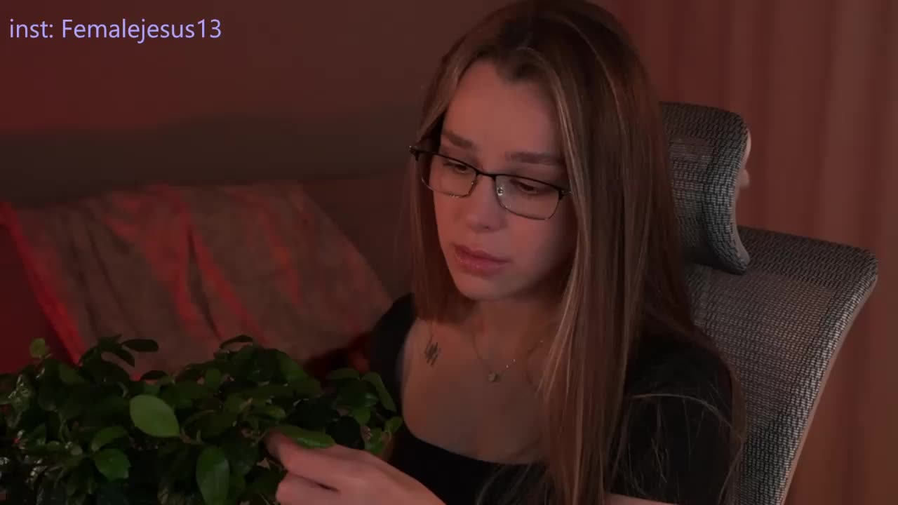 FemaleJesus1 Live Sex December 18, 2025