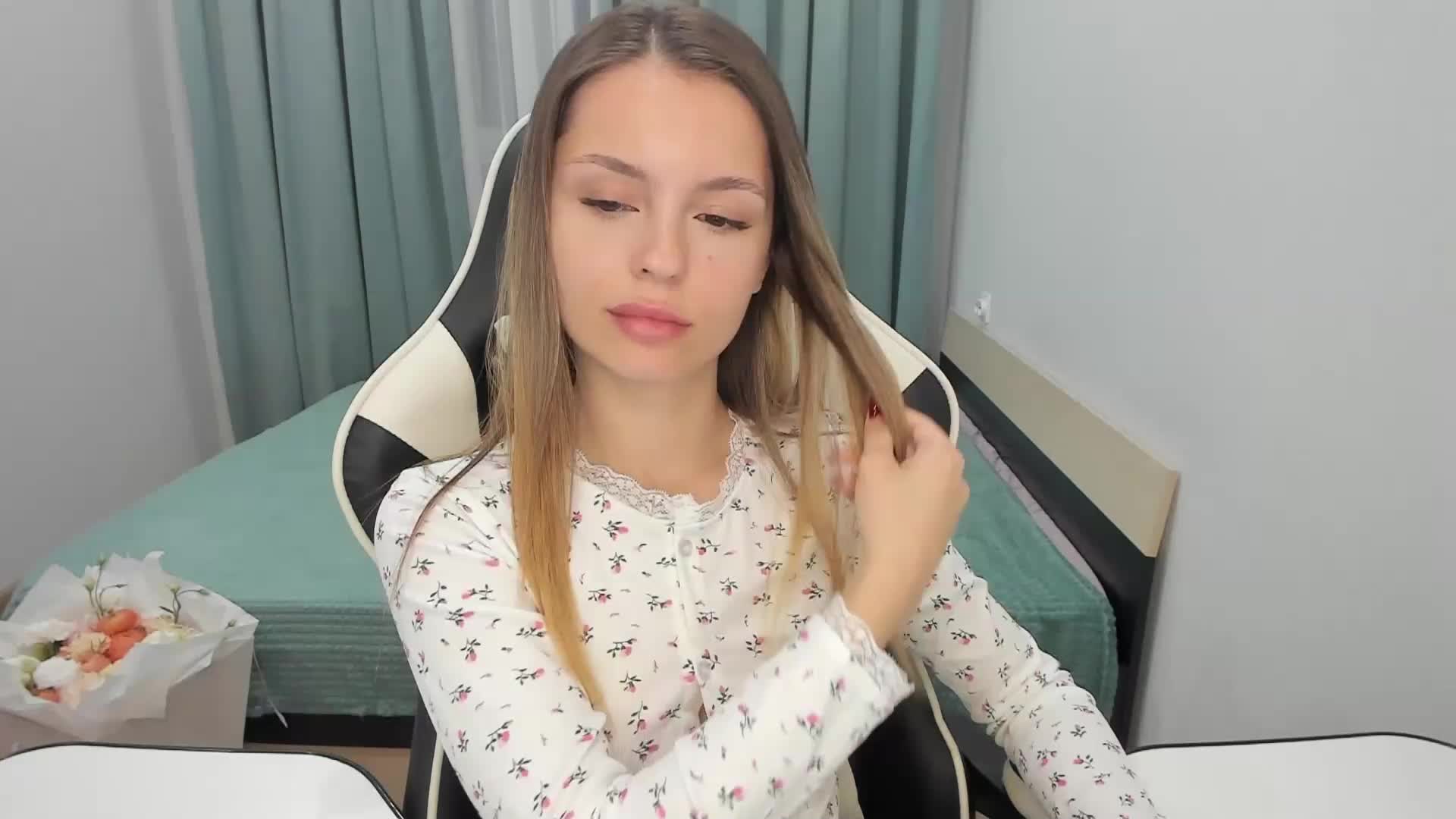 EmilySkout Live Sex December 17, 2025