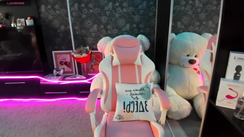 Queen_baby Live Sex December 17, 2025