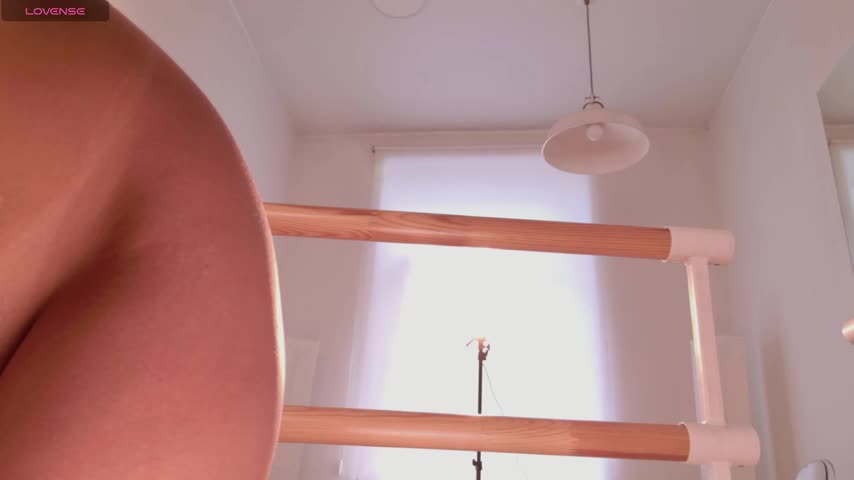 EmiliaDreams Live Sex December 17, 2025
