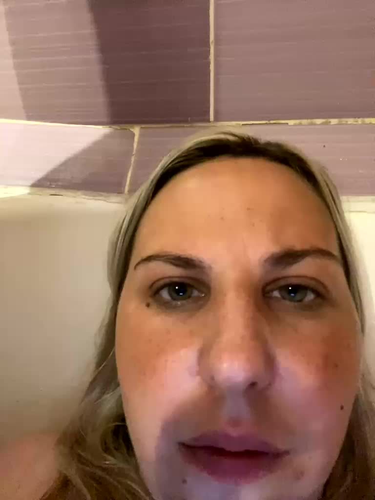 Roksi-8 Live Sex December 14, 2025