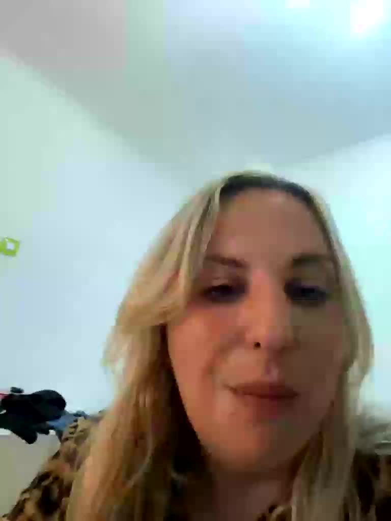 Roksi-8 Live Sex December 14, 2025