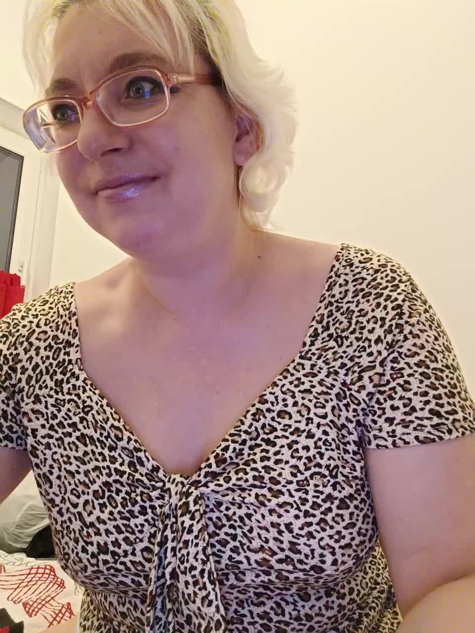 Vika211 Live Sex December 17, 2025