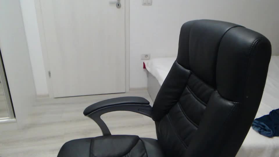 blue_eyes96 Live Sex December 13, 2025