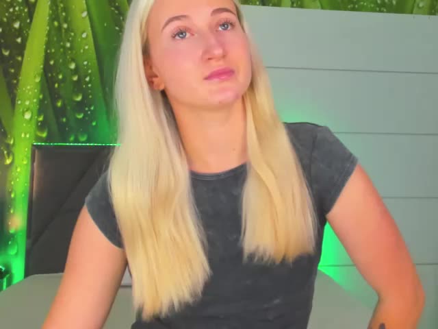 HollyTaillor Live Sex December 14, 2025