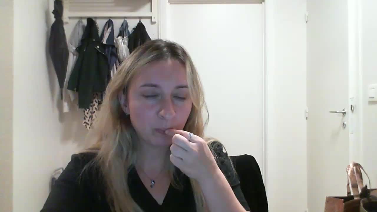 RuslanaFlower Live Sex December 15, 2025