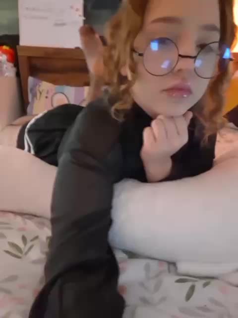 LittleDelora Live Sex December 13, 2025