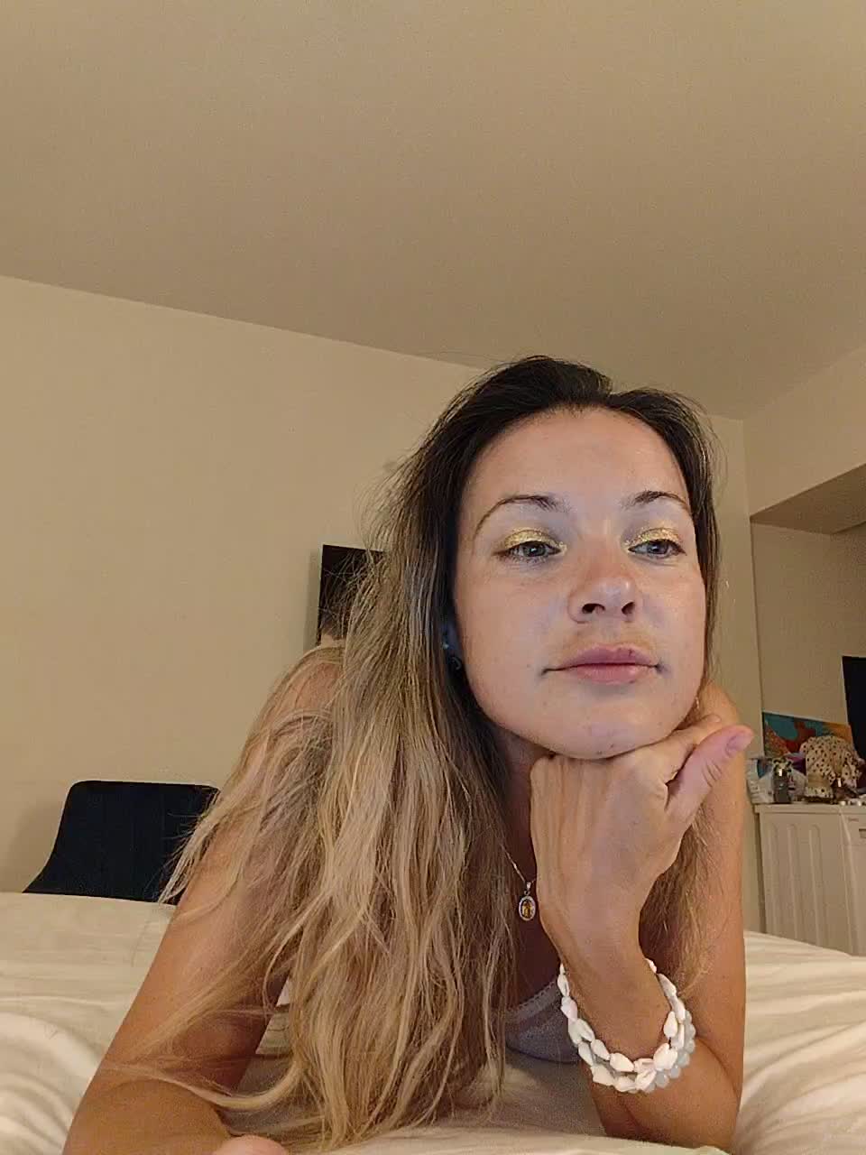 Lola3000 Live Sex December 14, 2025