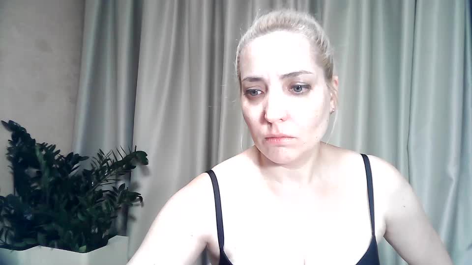 mariska-kiska Live Sex December 15, 2025